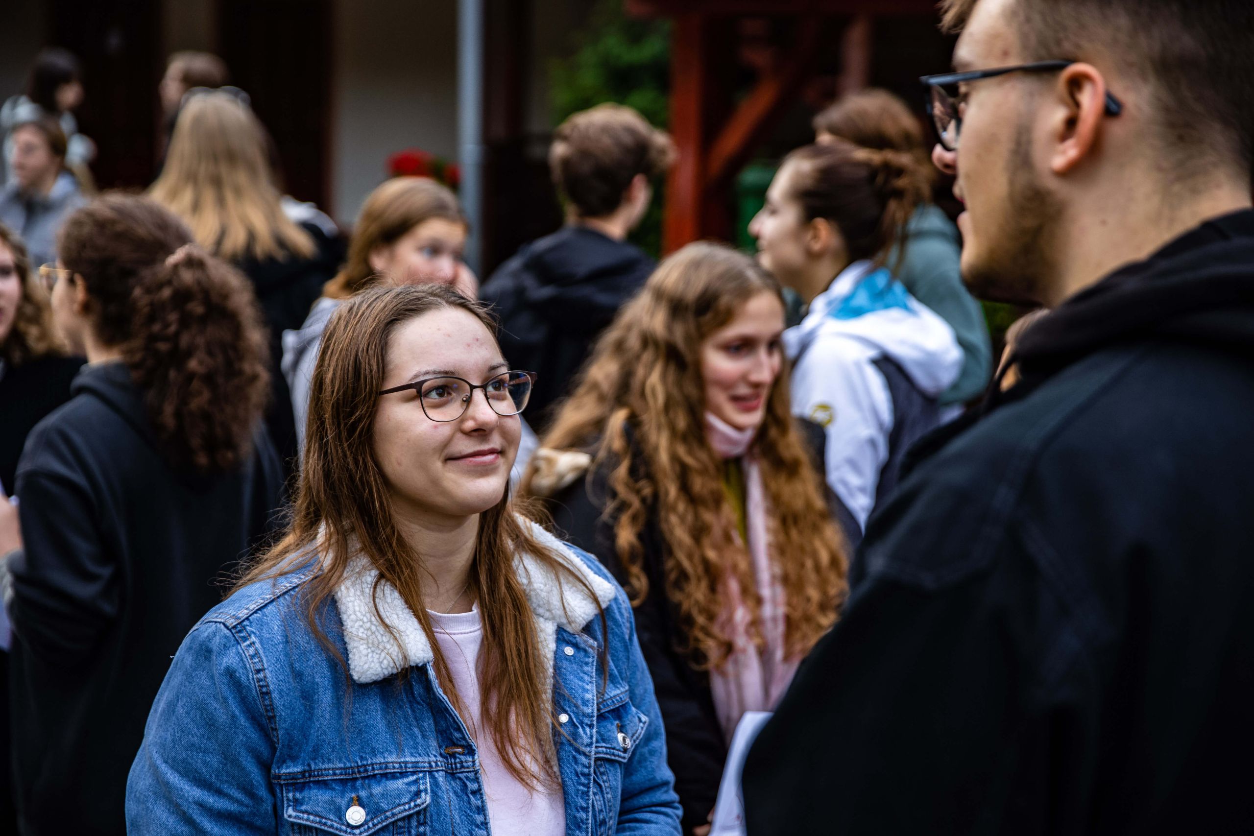 Komunikácia študentov na rozvojovom campe DASATO Academy Komunikácia študentov na rozvojovom campe DASATO Academy